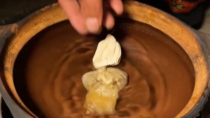 The age-old craft of mud bird’s nests! #Traditional #RuralLife