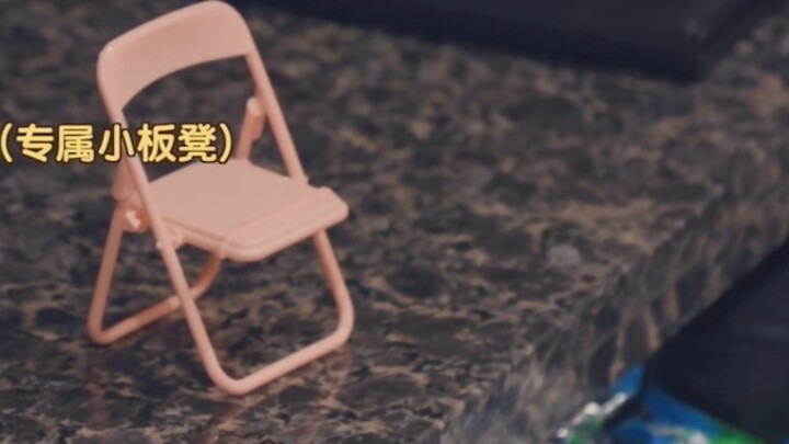 【威神V】This is the first time I know that Haidilao has a special chair for small cards? ? ! ! All the 