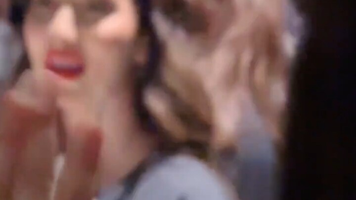 ตอนที่ยังไม่โด่งดังมาก กลับได้รับความรักจากผู้คนมากมายในประเทศแปลกหน้าแบบนั้น อาหยาคงจะจดจำเรื่องนี้