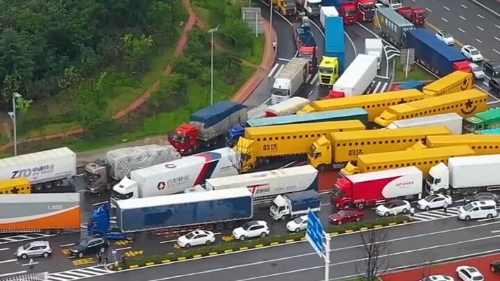 Kemacetan epik di jalan tol, berlangsung selama 21 hari