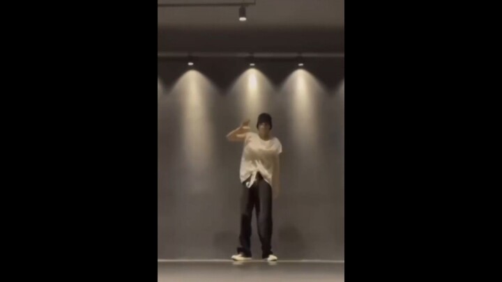 ความสามารถด้านการเต้นของนักเต้นหลัก จางเจียหาว เป็นอย่างไรกันแน่