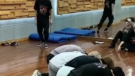 ครูสอนเต้นเคป็อปดูเหมือนจะไม่แยแสชีวิตของไอดอลเลย ตอนที่ 1