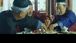 没落的八旗子弟吃饭有多奢侈，铁杆庄稼都没了，竟然还拿饼擦嘴