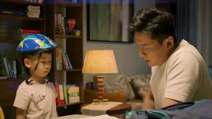 لحظات الانهيار أثناء مساعدة الآباء لأطفالهم في الواجبات المدرسية: الأطفال المشاغبون يكادون يجنّون ال