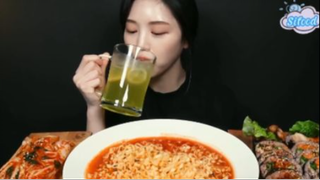 Mì gà cay và cơm cuộn ba chỉ phần 1 #mukbang