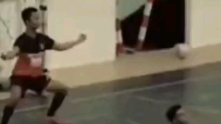 Tenggelam dalam pamer kehebatan