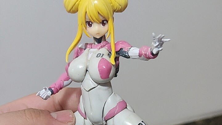 I'm obviously shaping a girl, but it doesn't look like a mecha at all, and it's almost unrelated to 