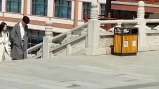 Ren Jialun and Bai Lu take a walk together