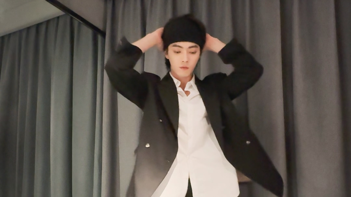 [Jackson Xue] Jackson Xue performs the girl group dance to “NoNoNo” in a straight shot across all pl