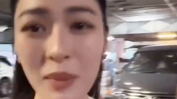 Jika ini bukan cinta, apa lagi yang perlu disesali~ Genggaman tangan dua insan itu bisa dibilang seb