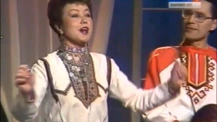 Bài hát dân gian của người Mari El bởi ca sĩ Raisiya Mikhailovna Danilova ở Cộng Hòa Mari El, Nga