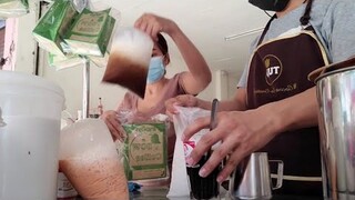 ชาเขียว ชานม โกโก้ เนสกาแฟ ชามะนาว น้ำบ๊วย โอเลี้ยง เป็นเมนูที่ลูกค้าสั่งซ้ำไม่เบื่อค่ะ
