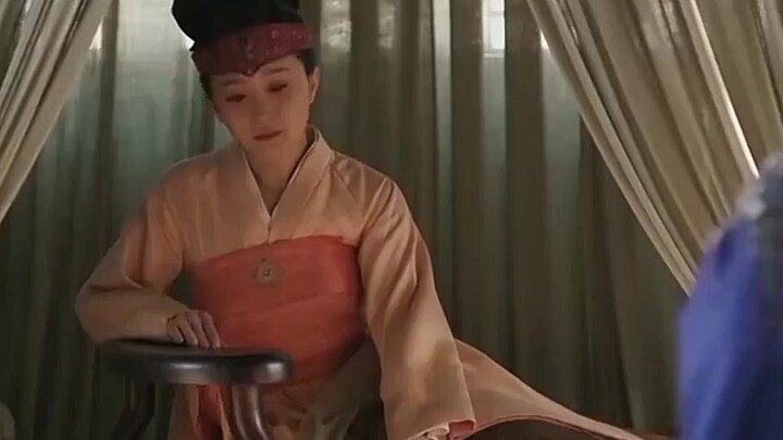 หลังจากที่คุณนายจางฟังคำแนะนำของหมิงหลัน ก็เลิกเฝ้ามองเมฆลอยดอกไม้ร่วงไปโดยเปล่าประโยชน์ ทั้งสองคนกล