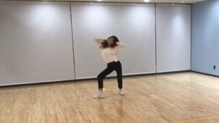 Ngày 13 tháng 9 năm 2018, cậu bé Trương Quế Chân 13 tuổi biểu diễn cover bài Whistle của BLACKPINK t