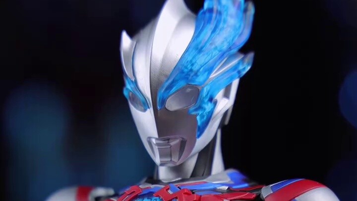 การประกอบที่สมจริงของ Ultraman Blazer แบบดูอัลฟอร์ม