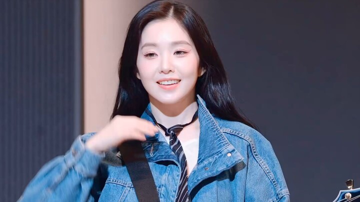 260410 Irene (아이린) guitar