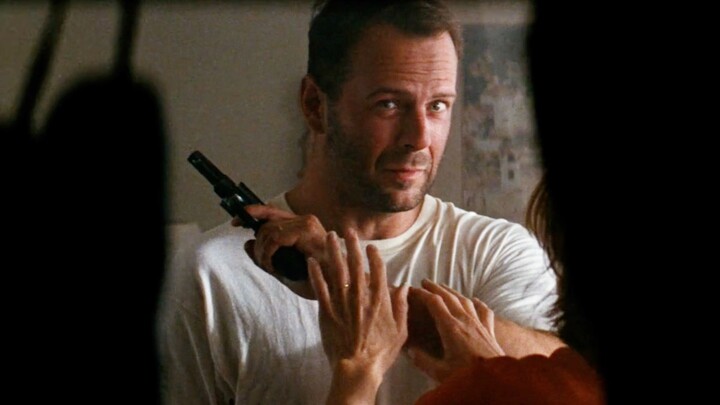 ผู้ชายที่อยู่ในตู้เสื้อผ้าคือใคร?