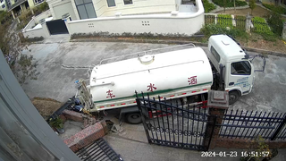 说出来你们可能不信，今天我被洒水车创了