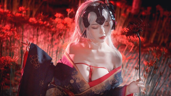 "Cosplay Treasure Beauty" Teppanyaki Ghost Dance dengan jubah mandi Kimono Joan of Arc Hitam terlalu