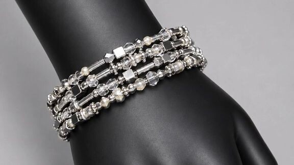 عمل إسوارة من سلك الفضة وخرز فضة بشكل عشوائي. #handmadejewelry   #اساورخرز