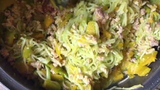 Món Ngon Mỗi Ngày - Cùng phụ huynh nấu món gà xào củ quả công -))