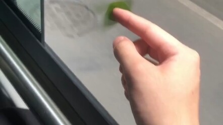 Hal-hal menyenangkan dibagikan kepada orang-orang yang bahagia.