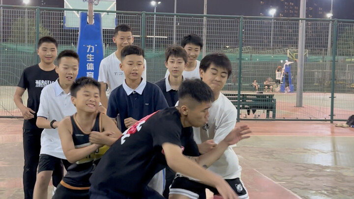 Xung quanh bạn có anh chàng thích làm màu không? Bị học sinh tiểu học vạch trần thật đấy!