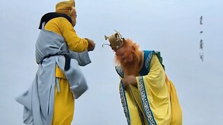 Đông Hải Long Vương đưa cho ngươi một cây gậy sắt, ngươi đi gây rối ở Thiên Cung.