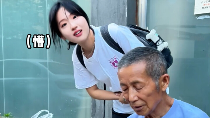 Ông nội — ông chủ thật là ngầu quá đi, nhưng mình sẽ không bỏ cuộc đâu! Đã trò chuyện thành công rồi