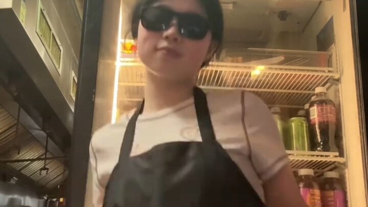 Năm 2003, blogger tiếng Anh lấn sân sang lĩnh vực dance 😎