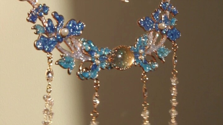 Mother-of-pearl paired with zircons literally sparkles to the heavens~