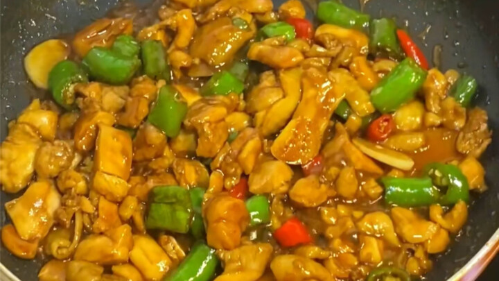 Post-00s College Girl Slaps Together a Meal | Dinner: Stir-Fried Chicken with Two Peppers