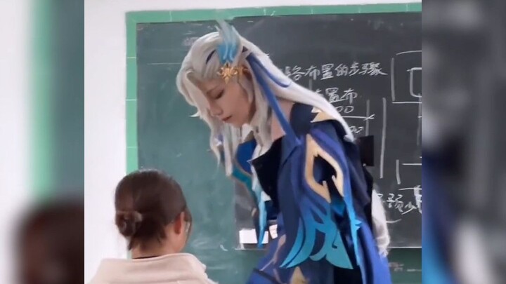 Teachers who are willing to do cosplay for their students really score major points!