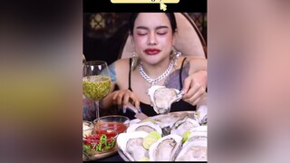 Chị đẹp ăn hàu sống béo ngậy chua cay chảy nước miếngg 🤭 hàusữa asmrfood mukbang thailandfood TikTokSoiPhim