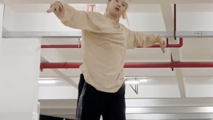 How can an ordinary female college student dance to WARPs UP's Cloud 9? [Da Li]