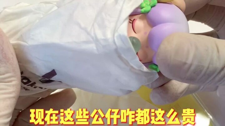 Fans sent me dolls and asked me to make phone cases.