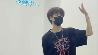 帅小哥翻跳蔡徐坤《情人》、我一男的看了就心动