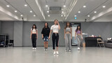 (ยุนอา)  ซ้อมเต้นสิบเพลงในห้องซ้อม เท่จนไม่มีใครเทียบได้