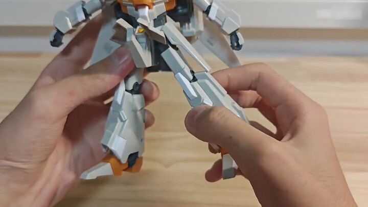 Bandai HGUC PB Limited Richelle Captain Machine Thunder Bill General dengan komposisi pigmen berbagi