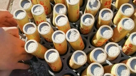 “Sistem Pertahanan Udara Buatan Sendiri ala Rakyat Ukraina” (Super Realistis)