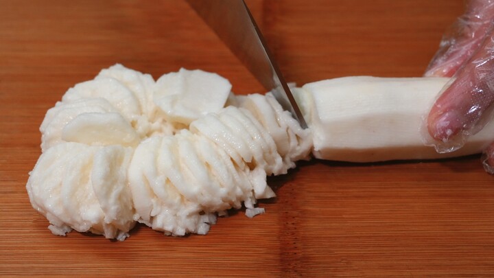 In spring, let your kids sip this nourishing soup—it’s packed with nutrients to help them grow tall,