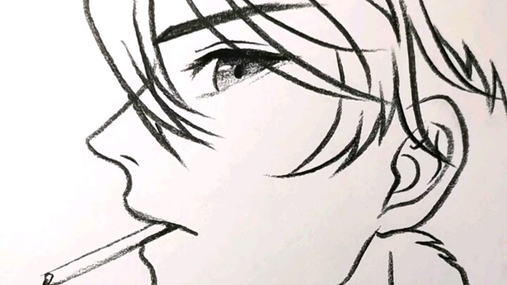 Cậu bé ngày xưa chỉ ngửi thấy mùi thuốc lá đã nhíu mày, giờ đây một mình ngồi trên ban công hút hết 