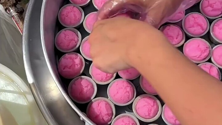 เค้กถ้วยสายรุ้งในหม้อนึ่ง
