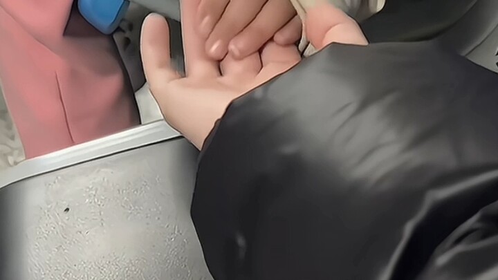 Maksudmu kamu pergi ke rumah sakit sambil memegangi kepalamu sendiri? Semoga nona muda segera sembuh