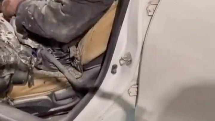 1月6日苏州一男子据说是在车里点火自焚，被过往众多司机救下，同时大家也已报警处理。有关事件具体不详，一切待有关部门调查核实公布为准