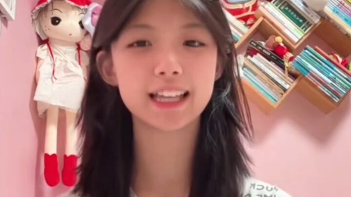 طالب متفوق لطيف بعض الشيء