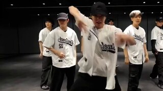 【EXO Cream Soda رقص كامل】 لماذا لا تعود أختنا العزيزة معهم؟ هل لديها مشكلة ما