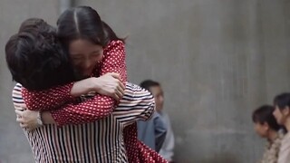 Pekerja sementara muda yang tampak biasa-biasa saja, berhasil membuat las sisik naga yang legendaris