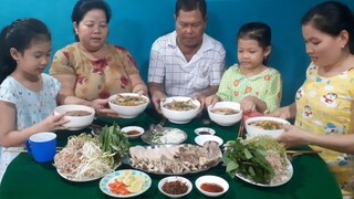 Bí Quyết Làm Món Bún Bò Huế Cho Gia Đình Ngon Chất Lượng| TKQ & Family T491