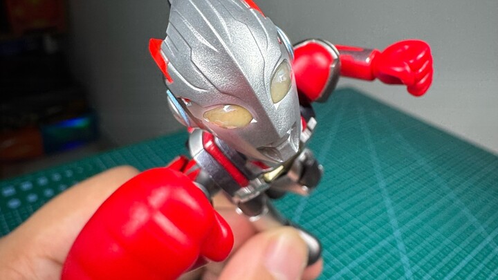 Gunakan Bruco + Blue Butyl untuk menciptakan tampilan Ultraman yang menegangkan!